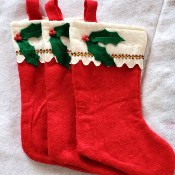 Vintage 1980s Christmas Classic Felt Stockings Red, green and gold Rickrack Trim - Picture 3 of 7